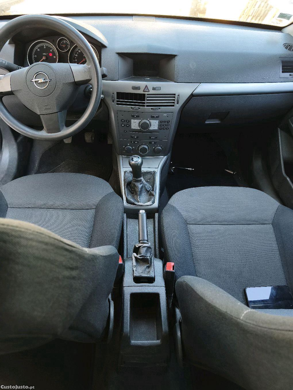 Opel Astra 1.3 CDTI — fotografia 2