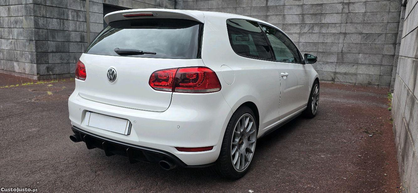 Volkswagen Golf 2.0 GTi DSG com patilhas no volante — fotografia 7