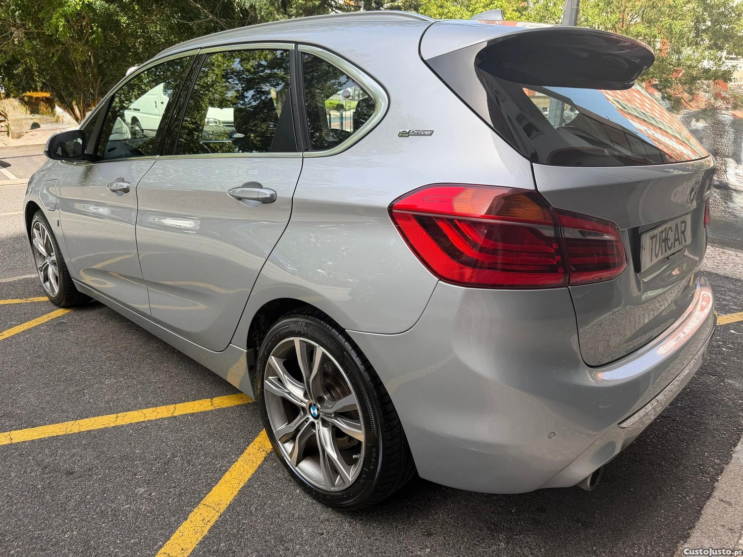 BMW 225 Active Tourer XE iPerformance Luxury Line — fotografia 3