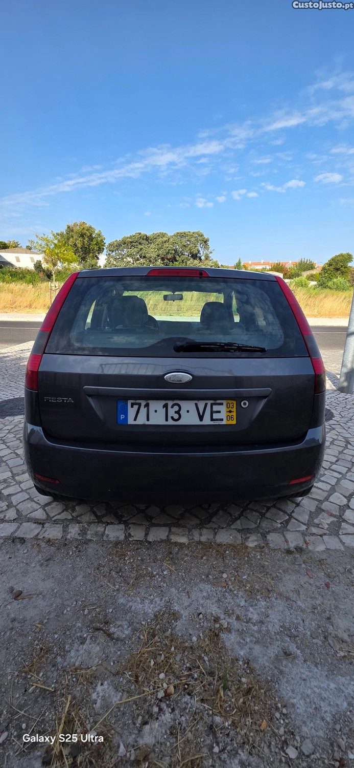 Ford Fiesta Ghia — fotografia 4
