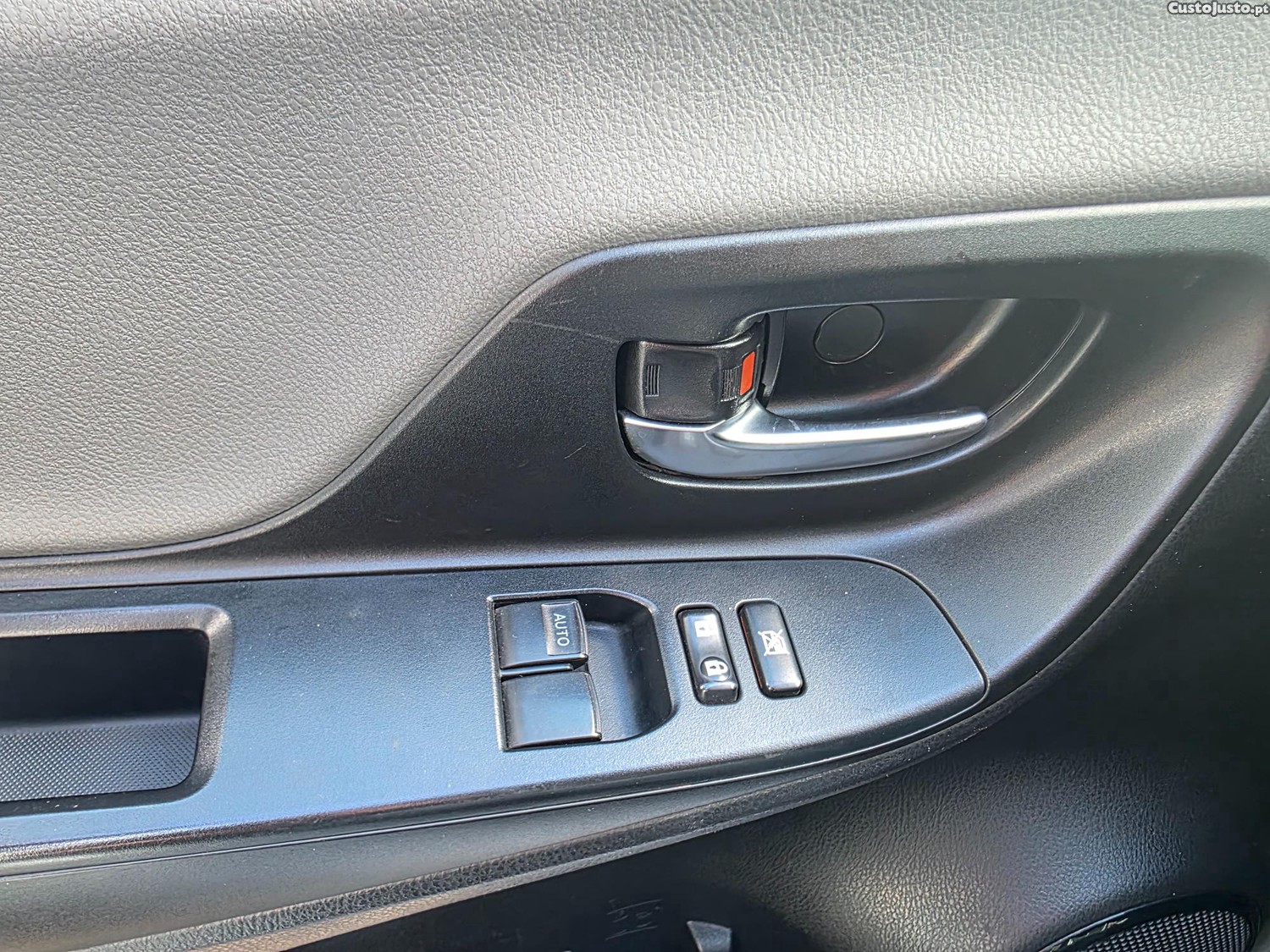 Toyota Yaris 1.0 VVT-I COMFORT 72CV — fotografia 3