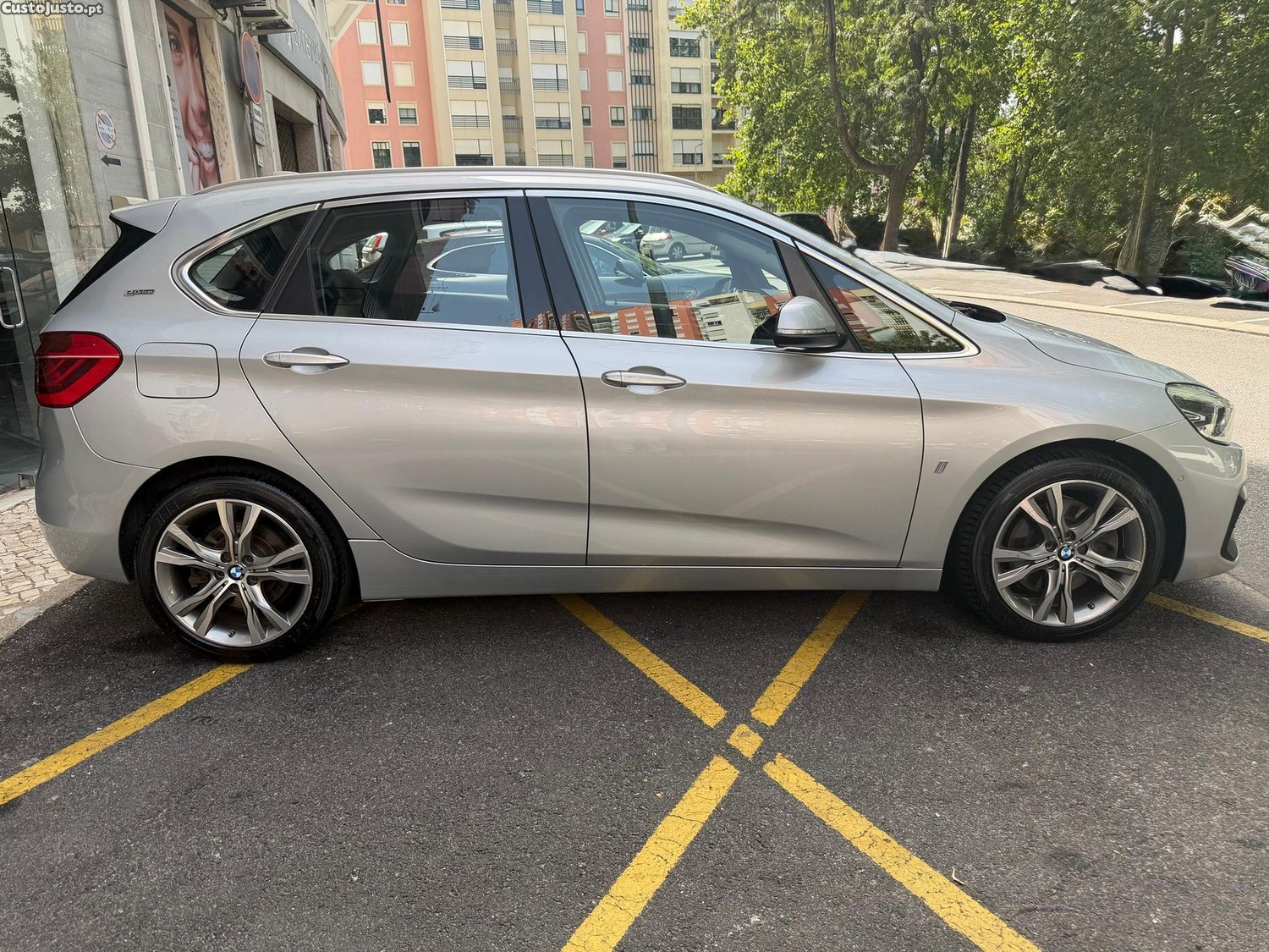 BMW 225 Active Tourer XE iPerformance Luxury Line — fotografia 22