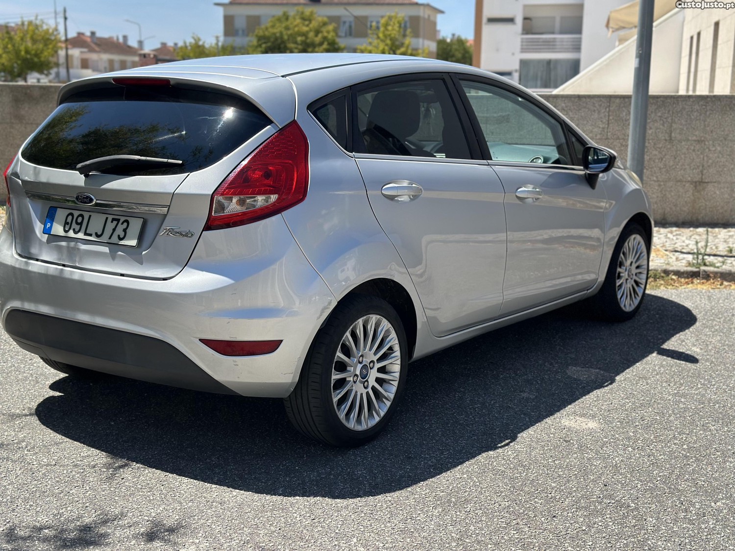 Ford Fiesta JA8 — fotografia 4