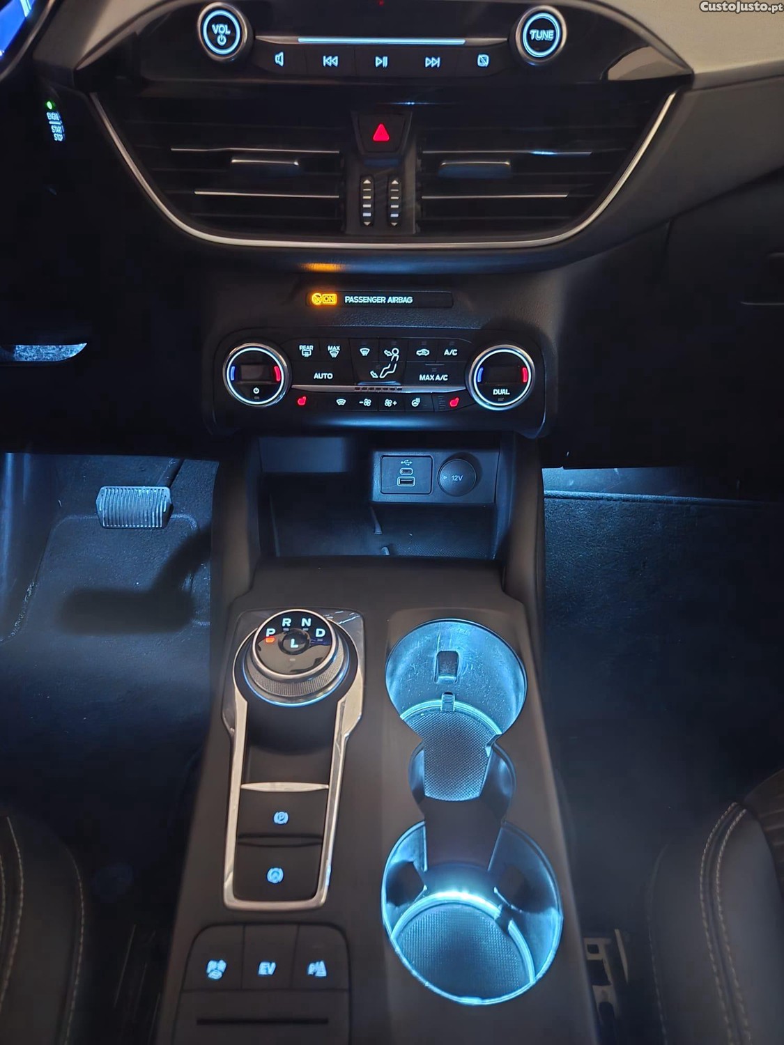 Ford Kuga PHEV 2.5 Plug-In Hybrid 225cv — fotografia 6