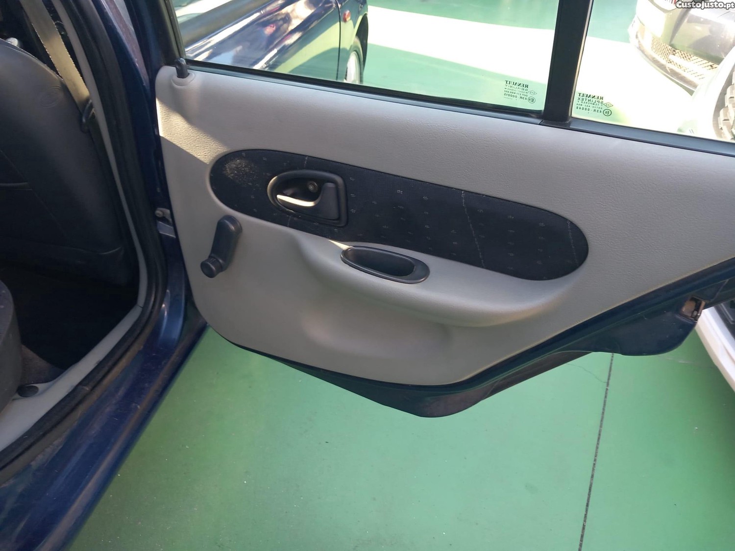Renault Clio 1.5 dCi Confort — fotografia 2