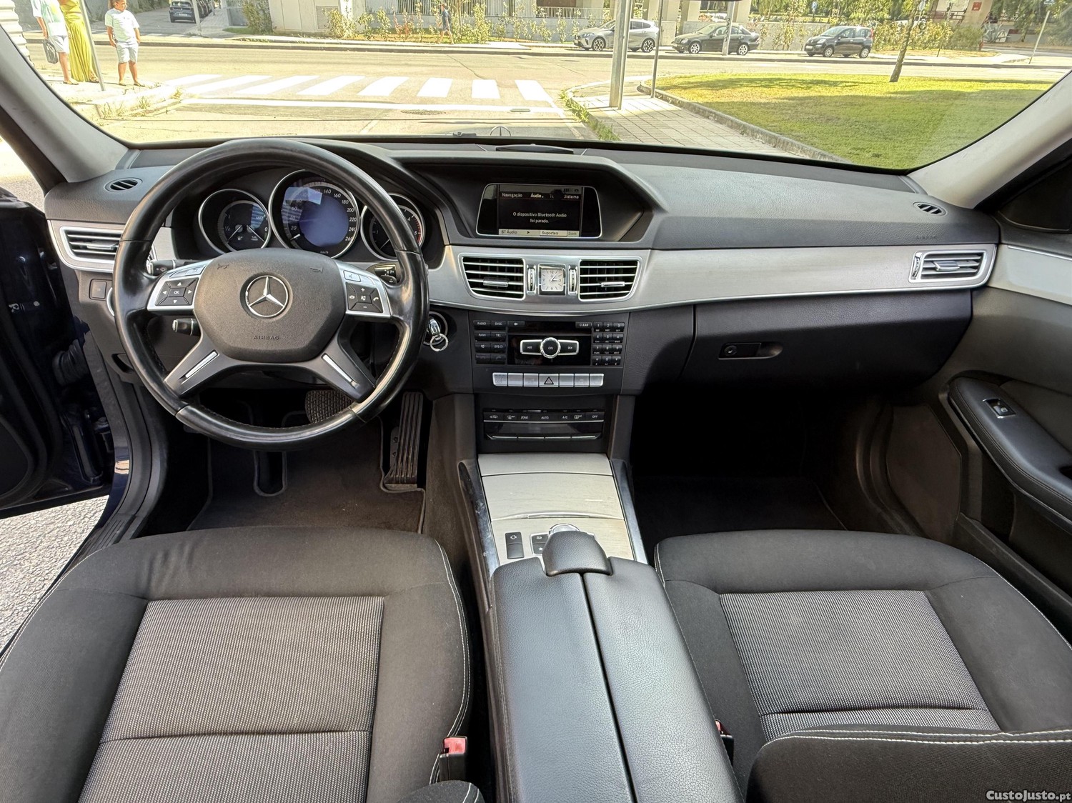 Mercedes-Benz E 300 BLUETEC HYBRID 231CV — fotografia 3