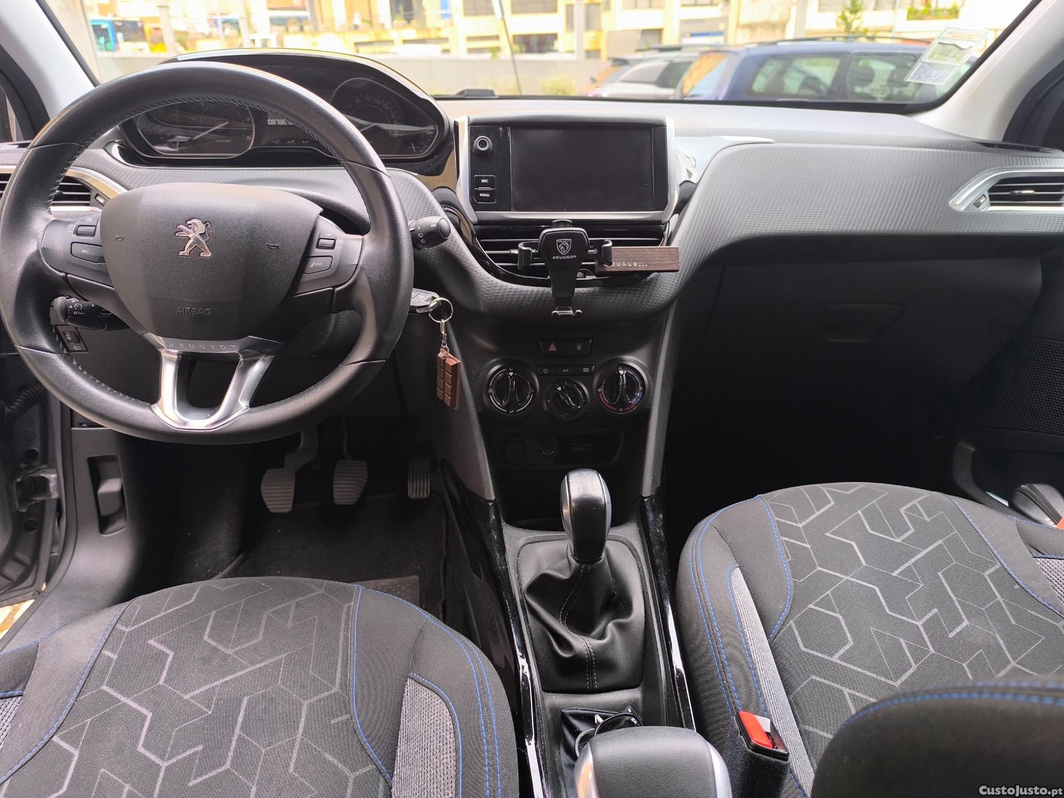 Peugeot 2008 Signature — fotografia 3