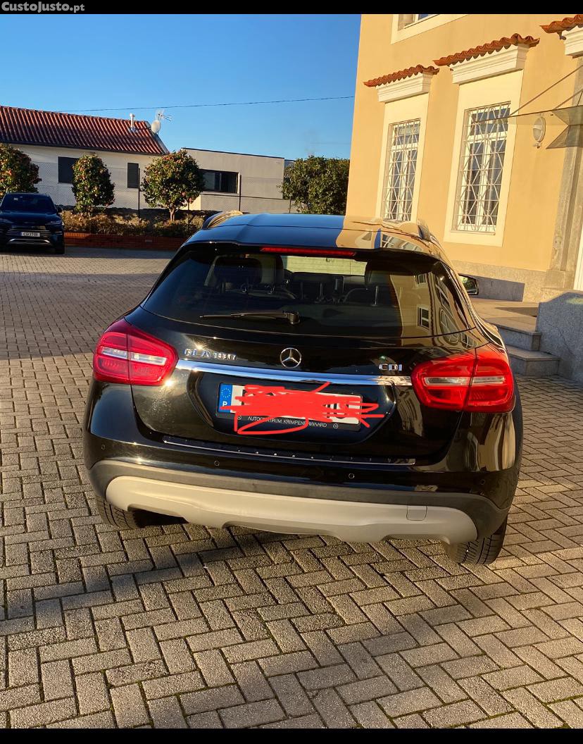 Mercedes-Benz A 180 GLA — fotografia 3