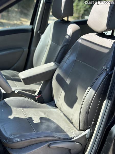 Renault Clio 1.5 dCi - Initiale Paris — fotografia 3