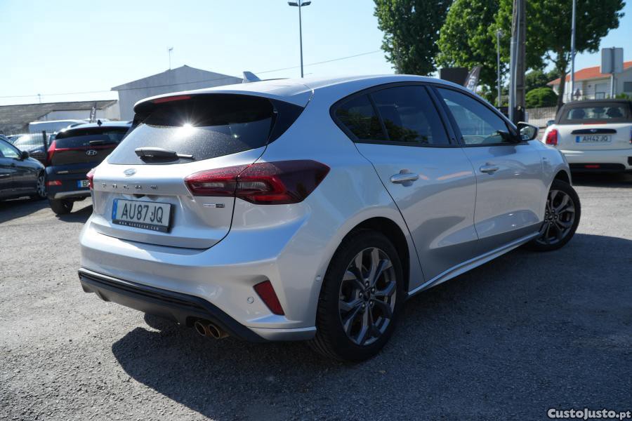 Ford Focus 1.0 EcoBoost MHEV ST — fotografia 8