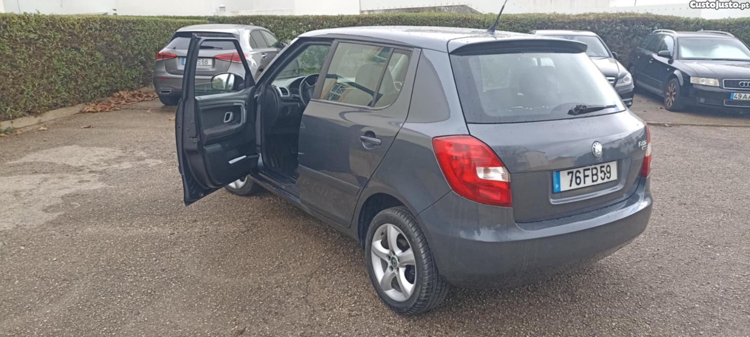 Skoda Fabia 1.4 Diesel-IMPECÀVEL sò 141250kms — fotografia 8