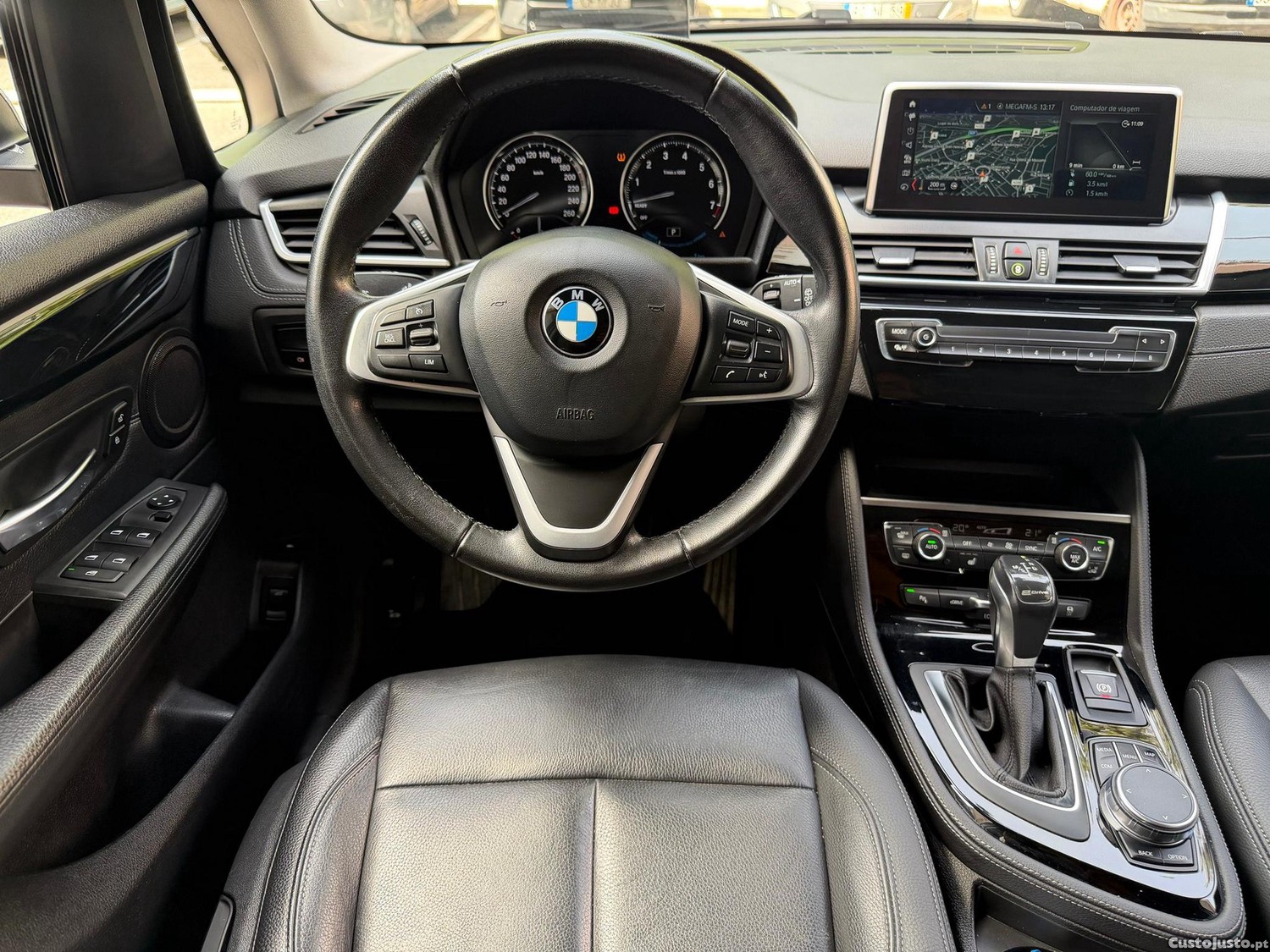BMW 225 Active Tourer XE iPerformance Luxury Line — fotografia 16