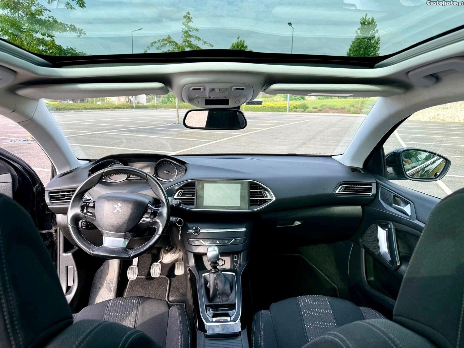 Peugeot 308 II hatchback — fotografia 3