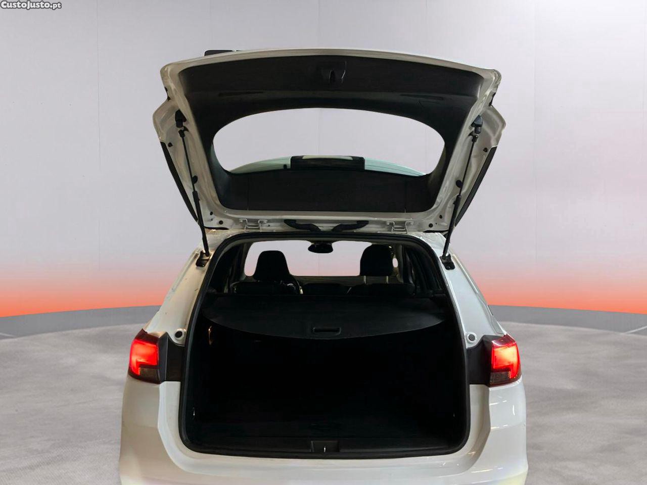 Opel Astra Sports Tourer 1.0 Dynamic Sport S/S — fotografia 5