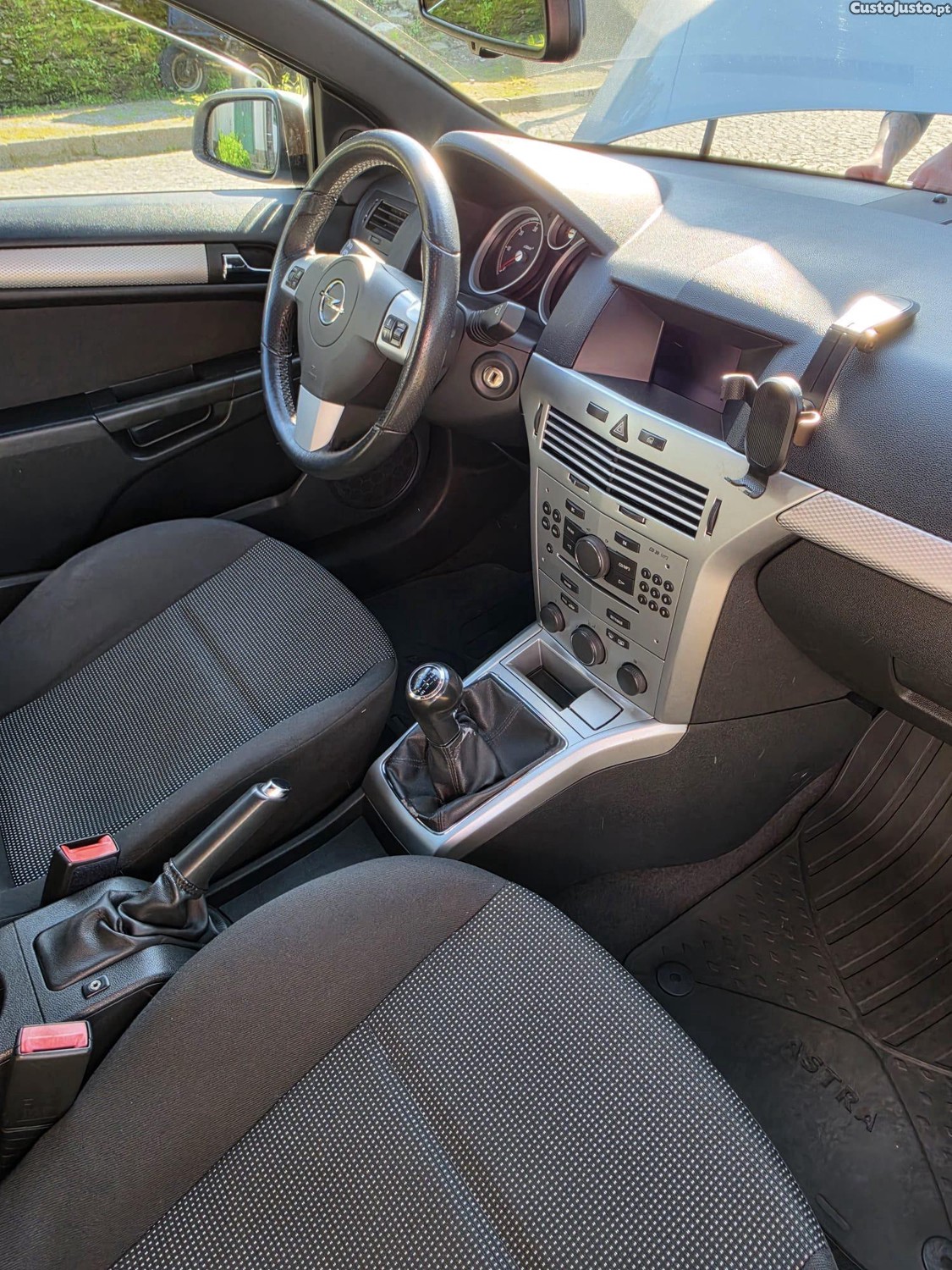 Opel Astra Gtc — fotografia 5