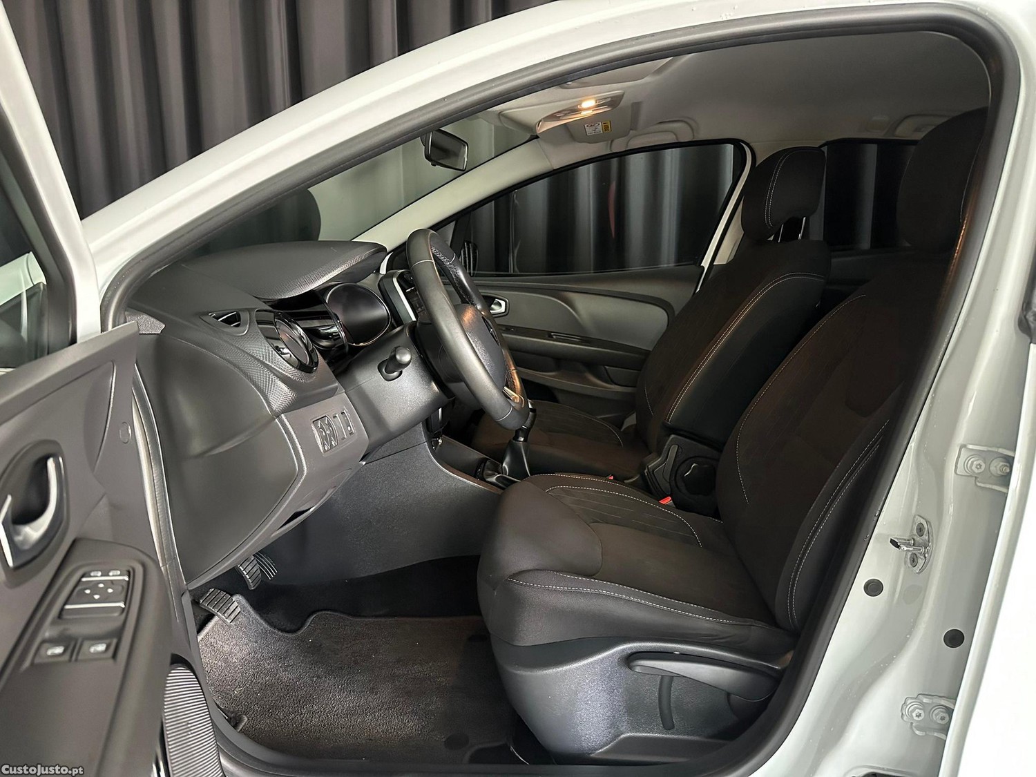 Renault Clio 0.9 TCE Limited — fotografia 10