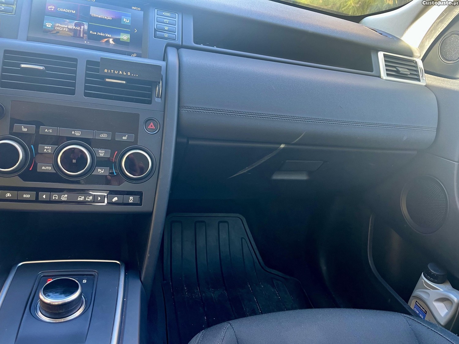 Land Rover Discovery Sport - 17 foto 2