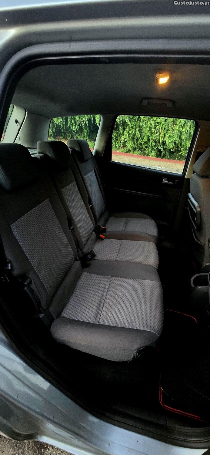 Ford C-Max 1.6 cdti 110cv — fotografia 4