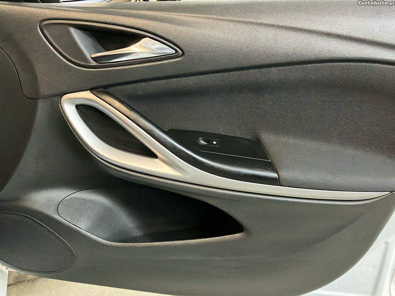 Opel Astra Sports Tourer 1.0 Dynamic Sport S/S — fotografia 2