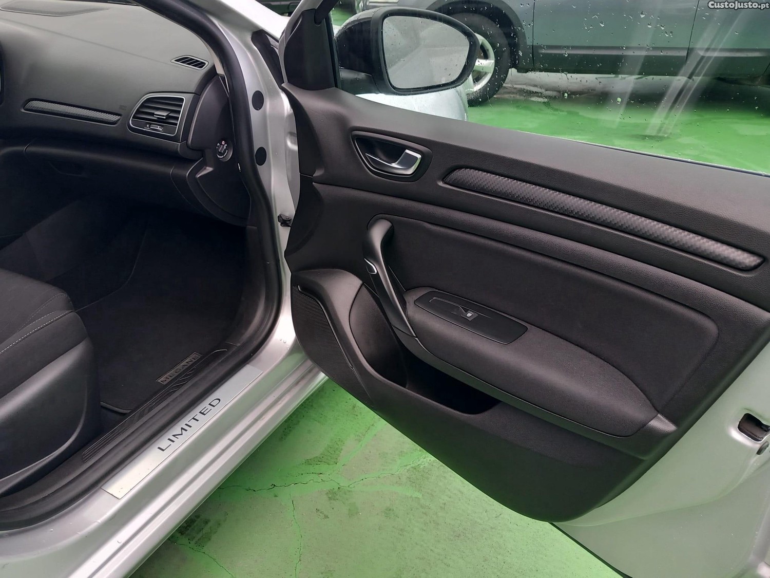 Renault Mégane Sport Tourer 1.5 dCi Limited — fotografia 12