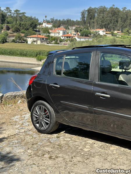 Renault Clio 1.5 dCi - Initiale Paris — fotografia 4