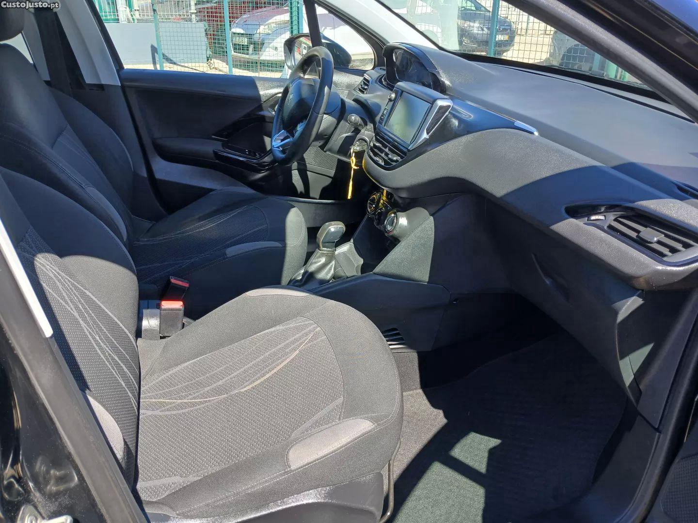 Peugeot 208 1.2 vti active — fotografia 5