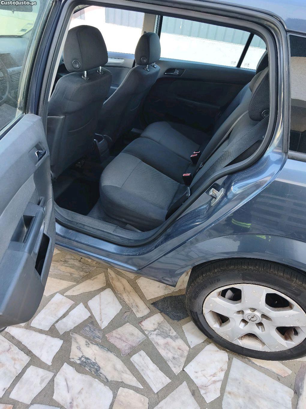 Opel Astra 1.3 CDTI — fotografia 3