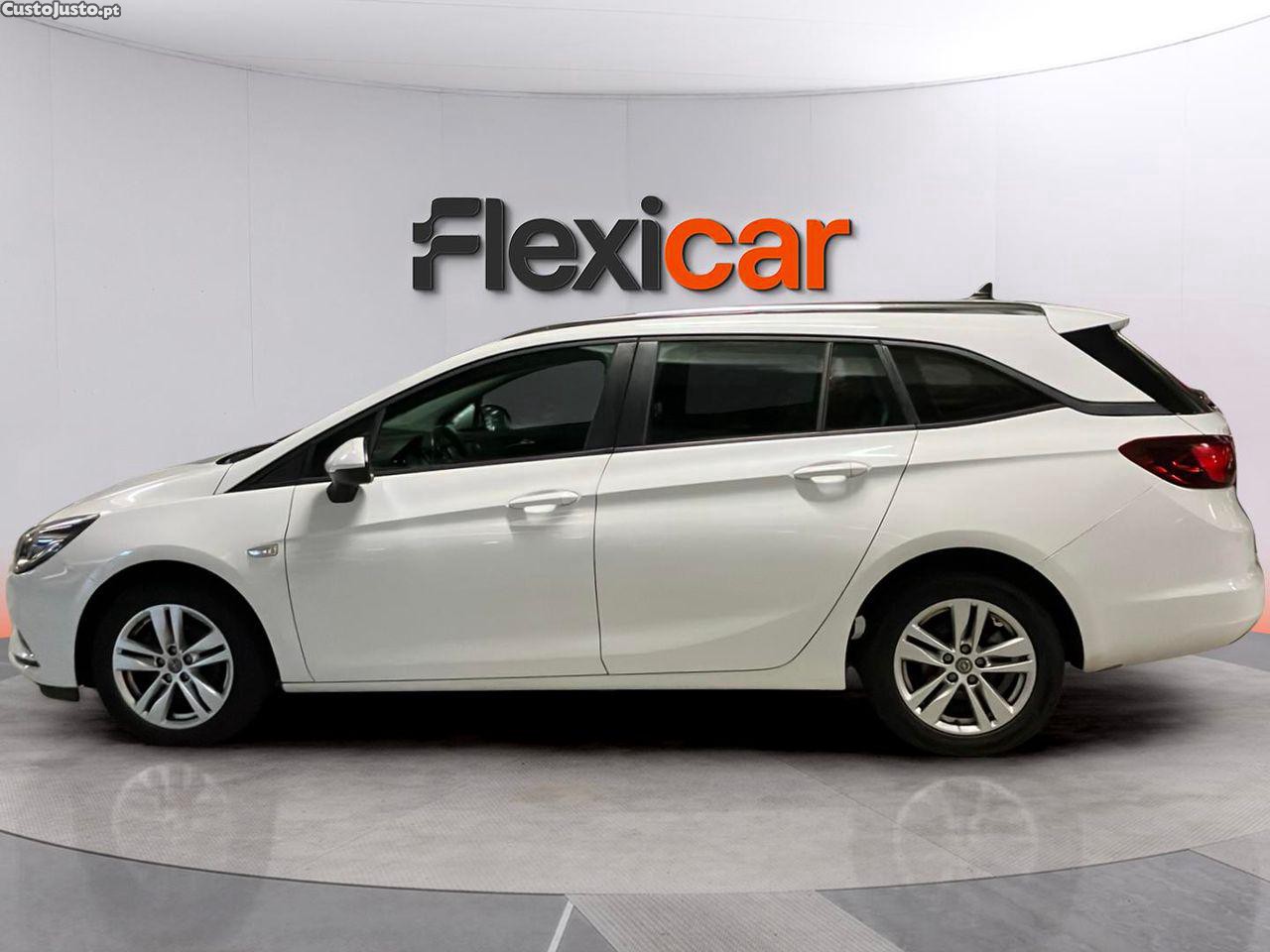 Opel Astra Sports Tourer 1.0 Dynamic Sport S/S — fotografia 20