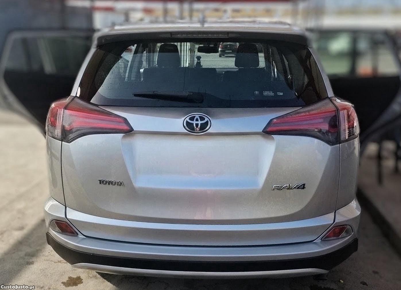 Toyota RAV4 2.0 D-4D 143 cv — fotografia 11