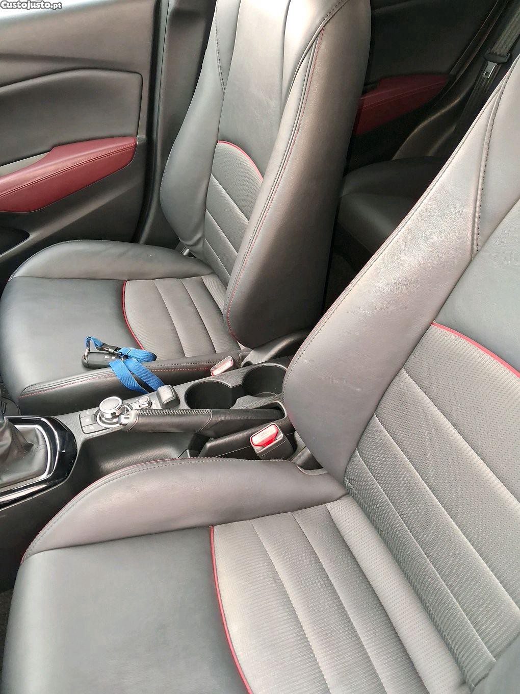 Mazda CX-3 passageiros — fotografia 4
