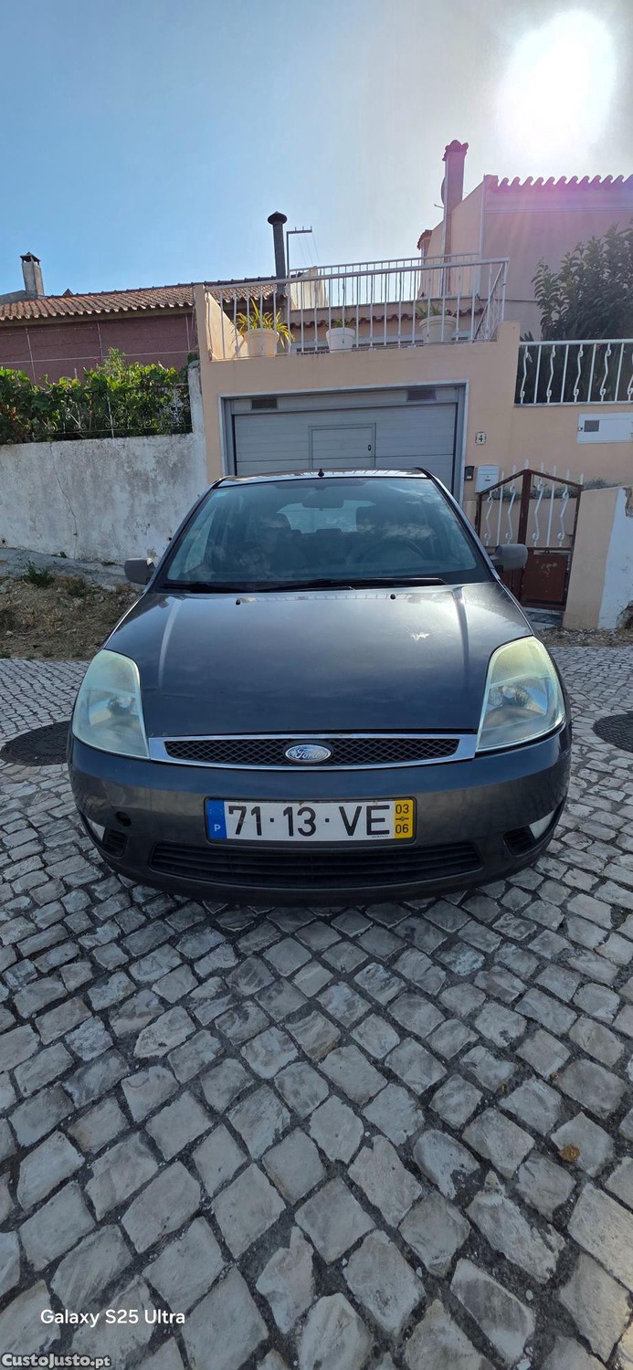 Ford Fiesta Ghia — fotografia 6
