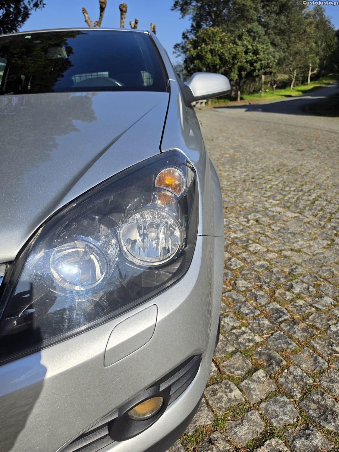 Opel Astra Gtc — fotografia 2