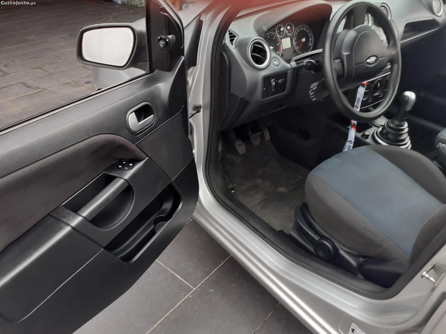 Ford Fiesta 1.4 tdci 5 lugares - 06 — photo 4