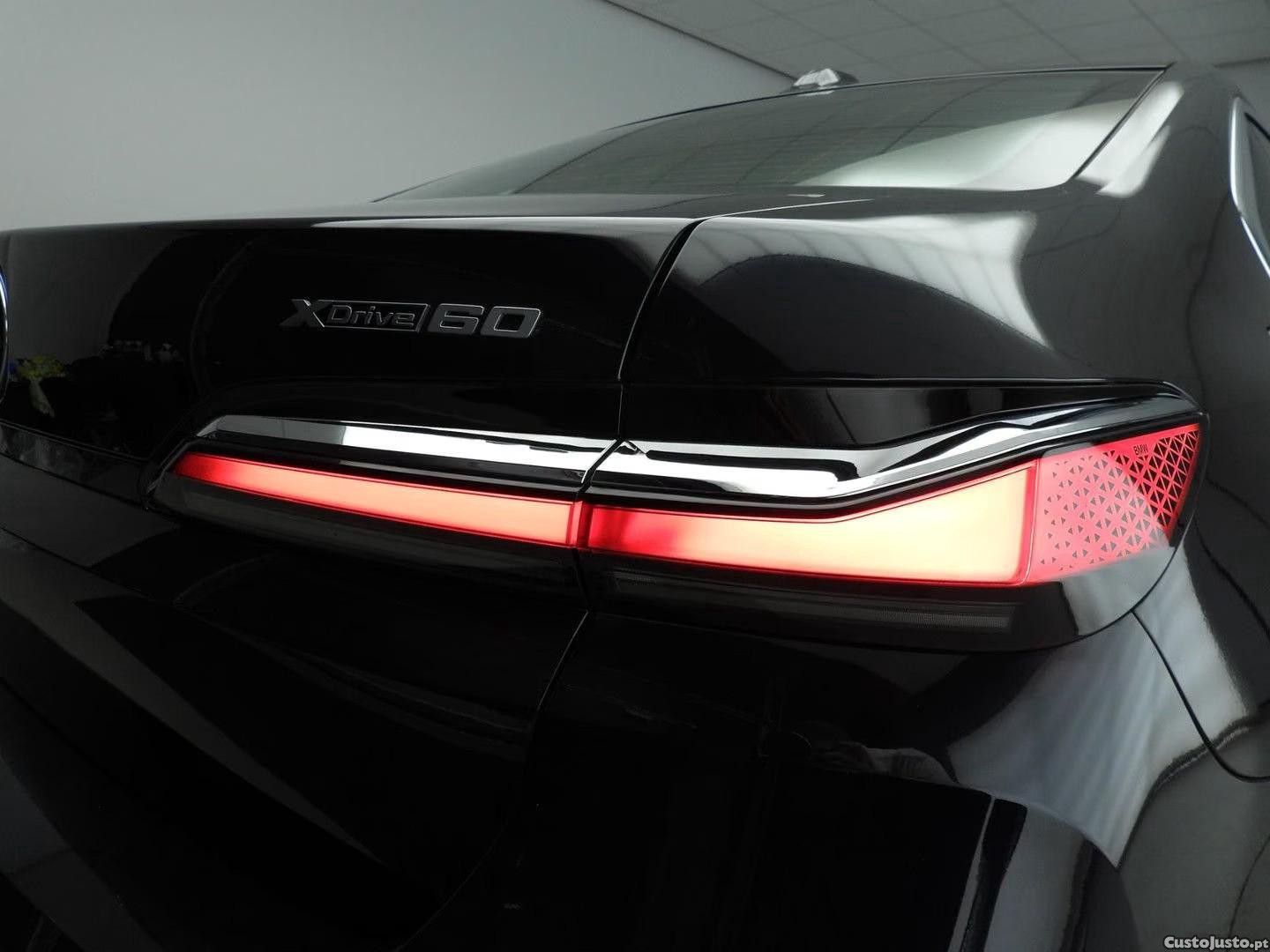 BMW  xDrive60 - 23 — photo 4