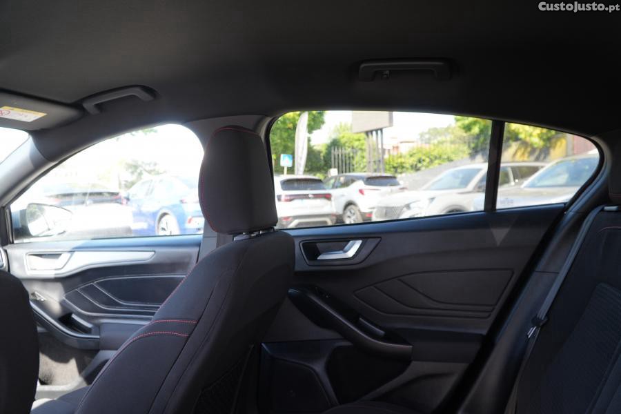 Ford Focus 1.0 EcoBoost MHEV ST — fotografia 6