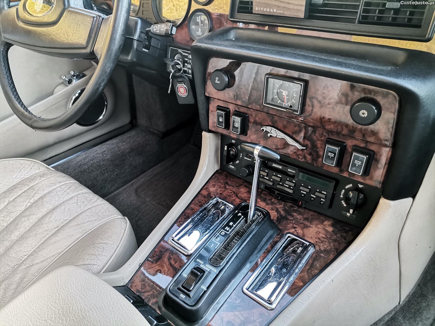 Jaguar Sovereign V12 — fotografia 17