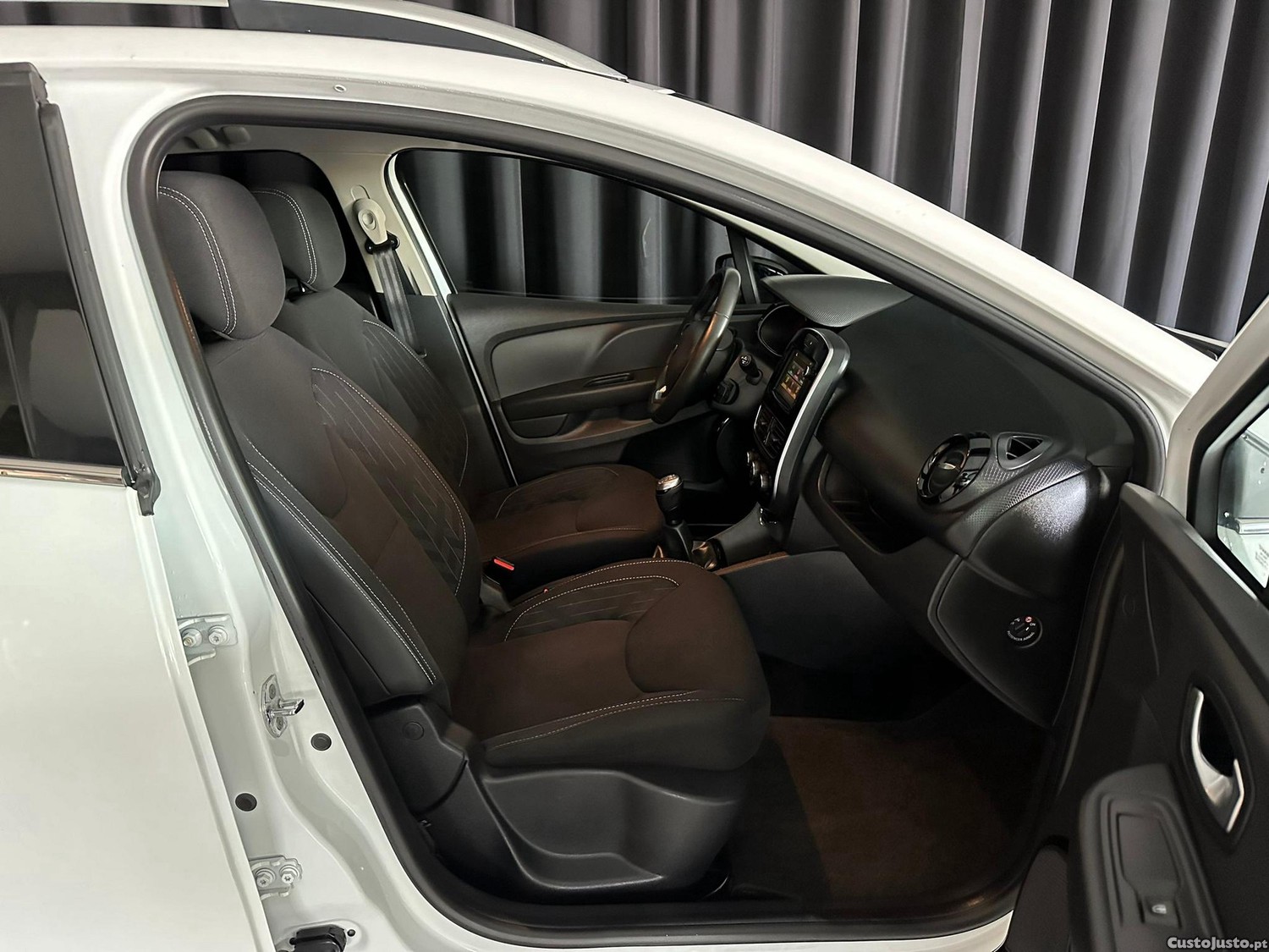 Renault Clio 0.9 TCE Limited — fotografia 5