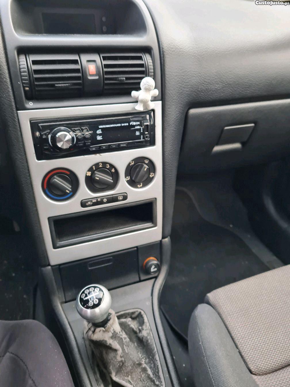 Opel Astra sport — fotografia 3