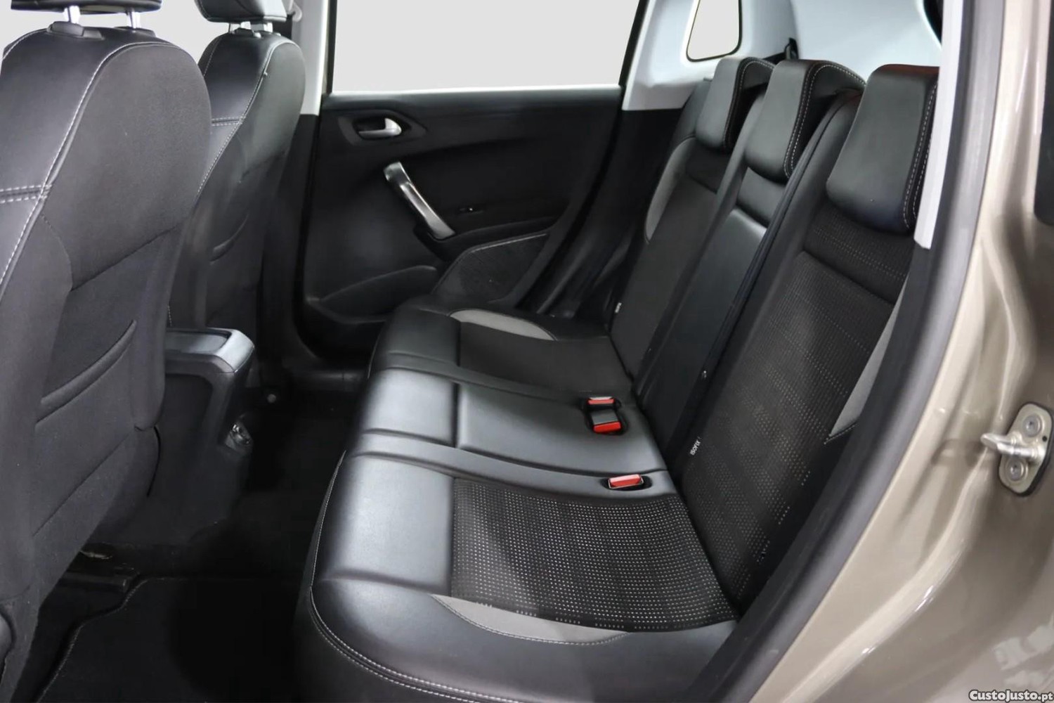 Peugeot 2008 PureTech 110 GPF Stop&Start EAT6 Allure — fotografia 3