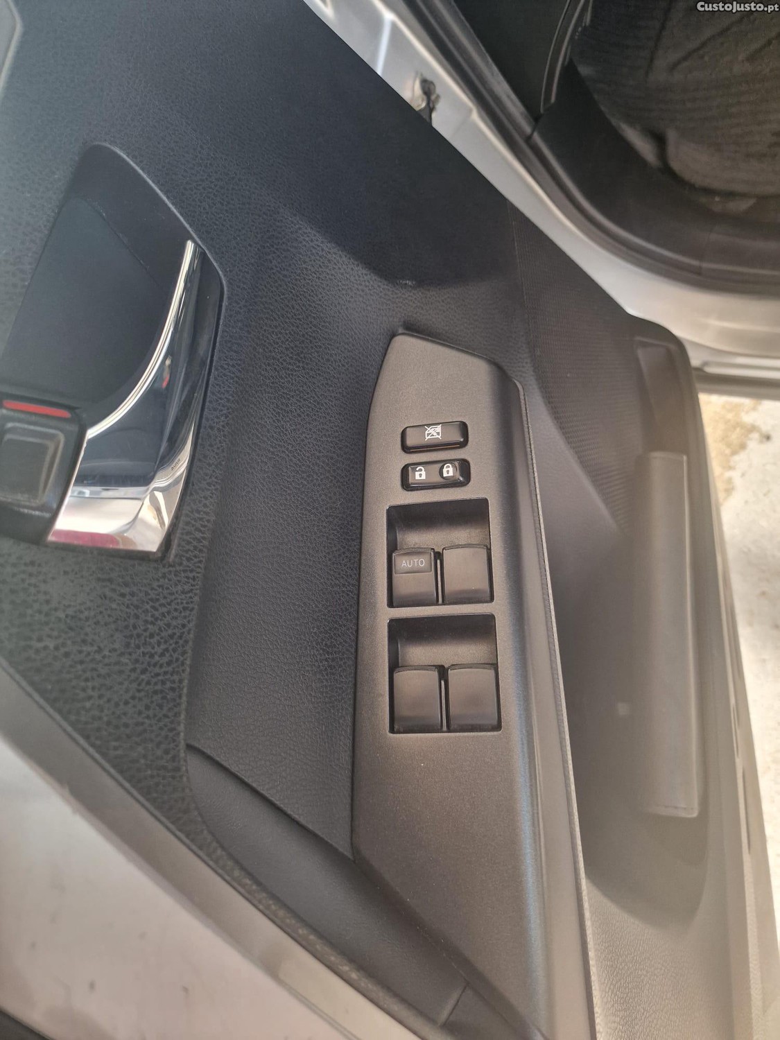 Toyota RAV4 2.0 D-4D 143 cv — fotografia 10