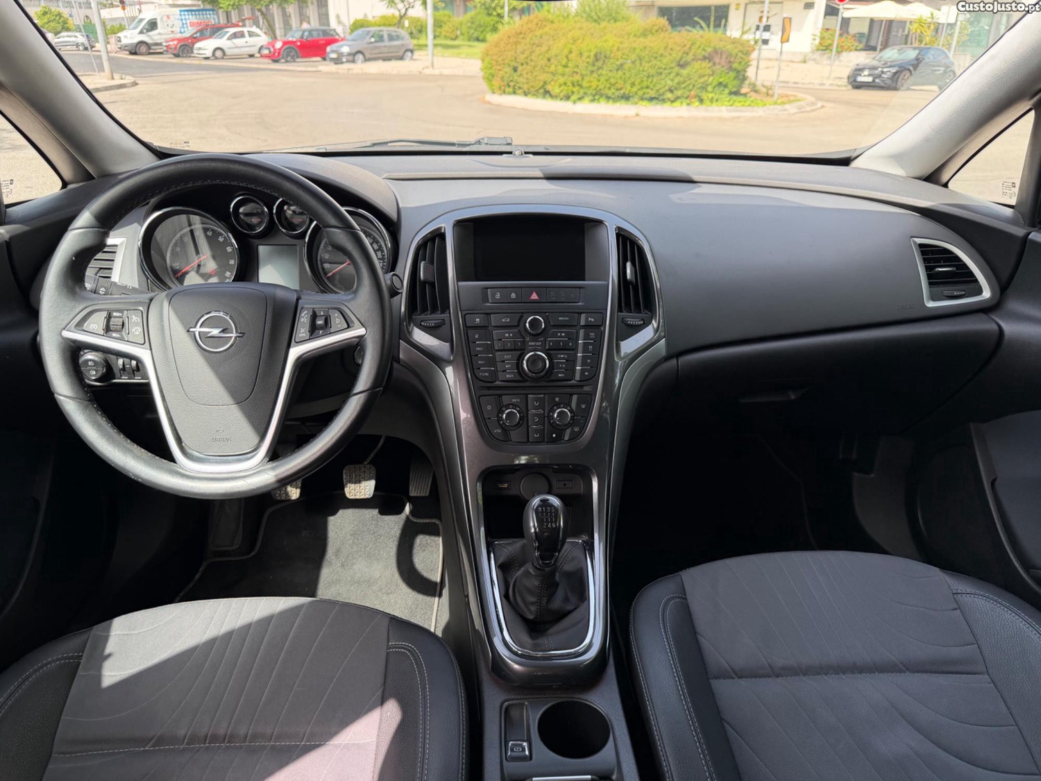 Opel Astra 1.4 T COSMO S/S — fotografia 11