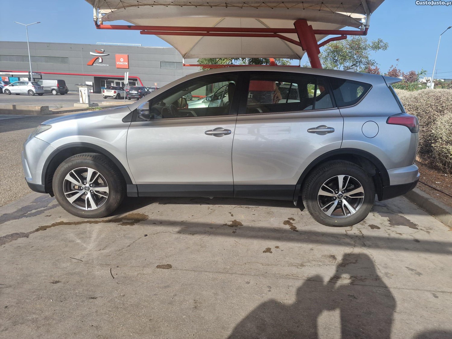 Toyota RAV4 2.0 D-4D 143 cv — fotografia 9