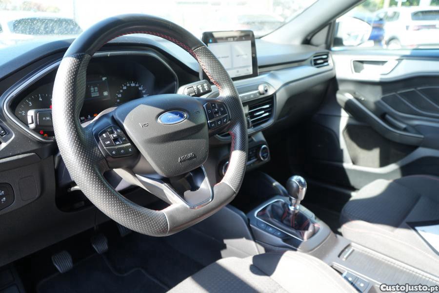 Ford Focus 1.0 EcoBoost MHEV ST — fotografia 5