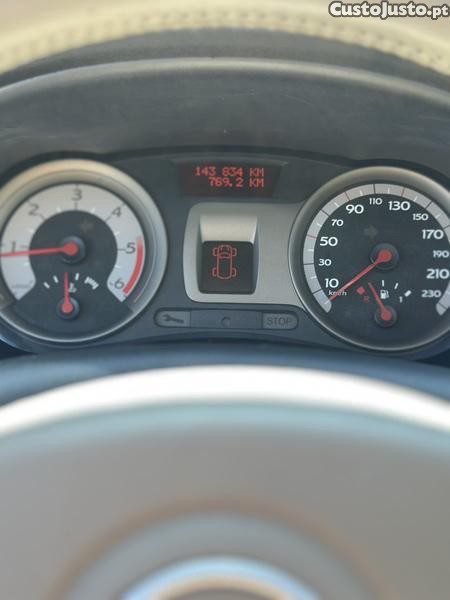 Renault Clio 1.5 dCi - Initiale Paris — fotografia 9