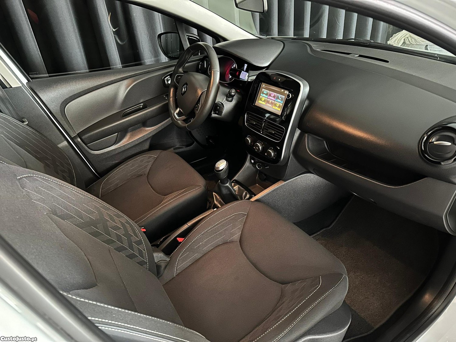 Renault Clio 0.9 TCE Limited — fotografia 4