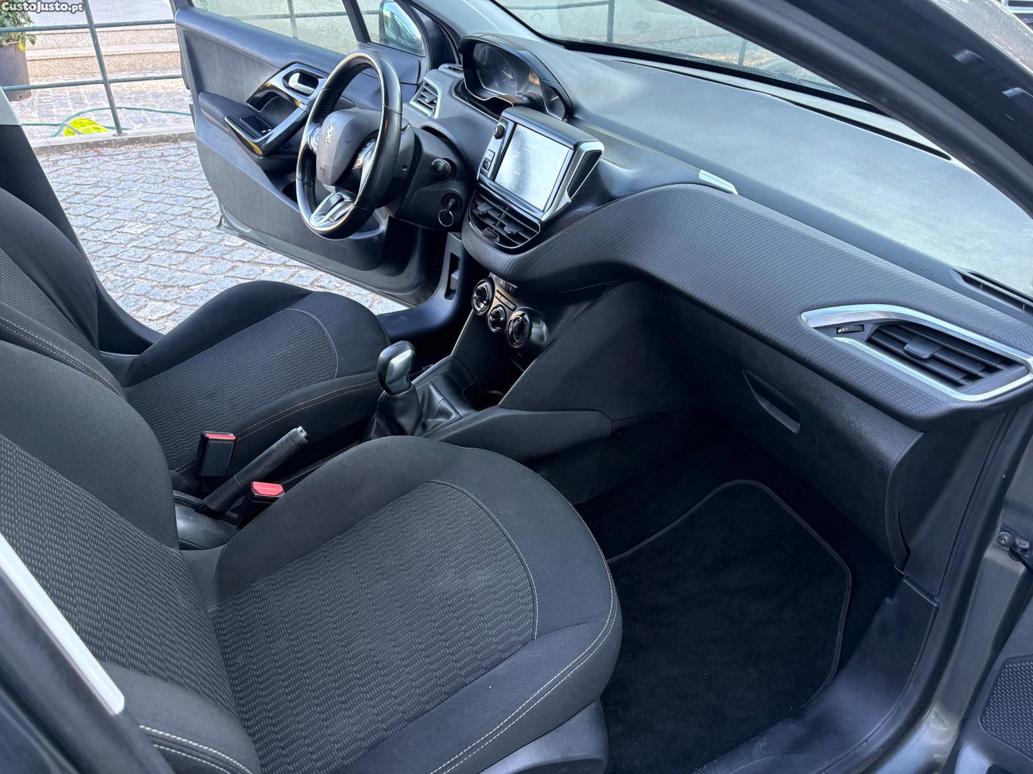 Peugeot 208 1.6 BlueHDi Style (Nacional) — fotografia 4