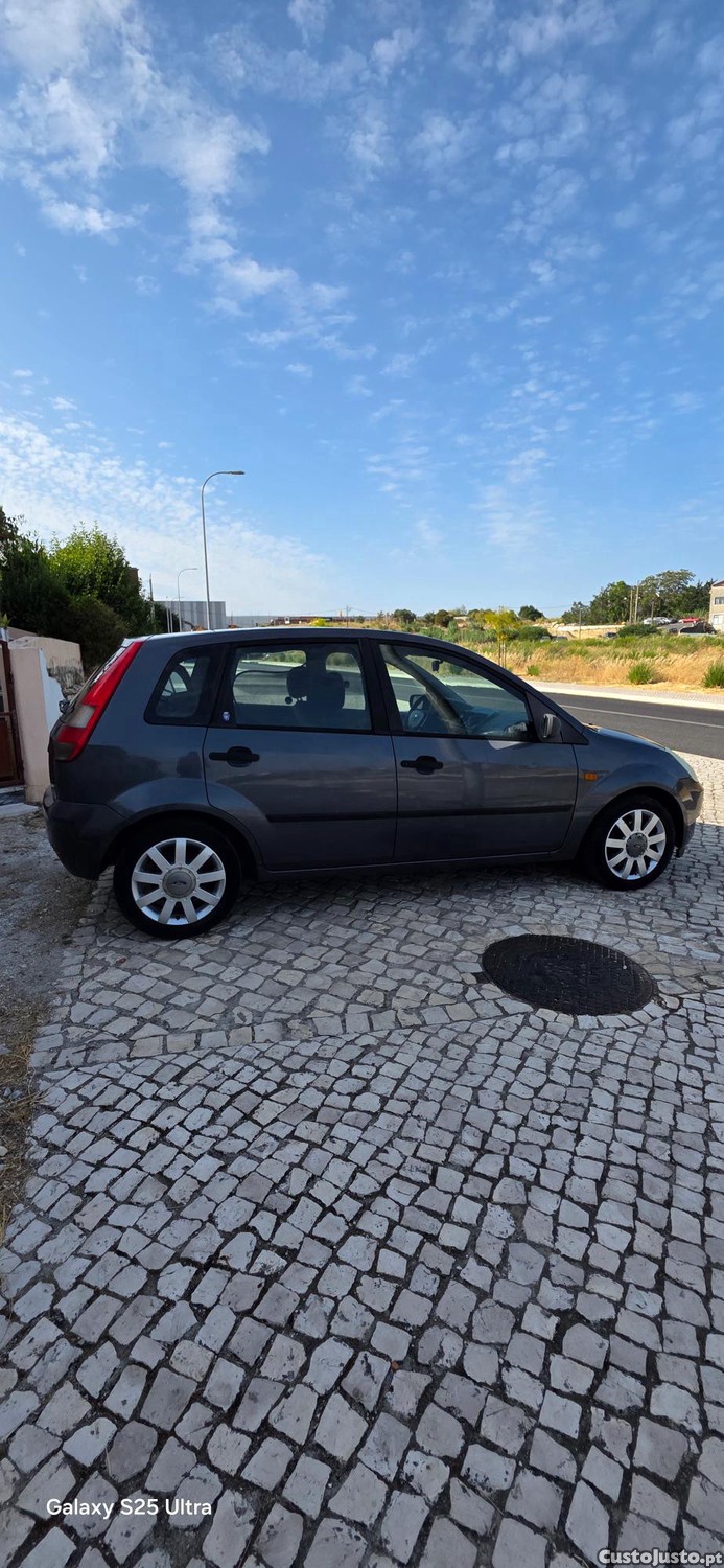 Ford Fiesta Ghia — fotografia 10