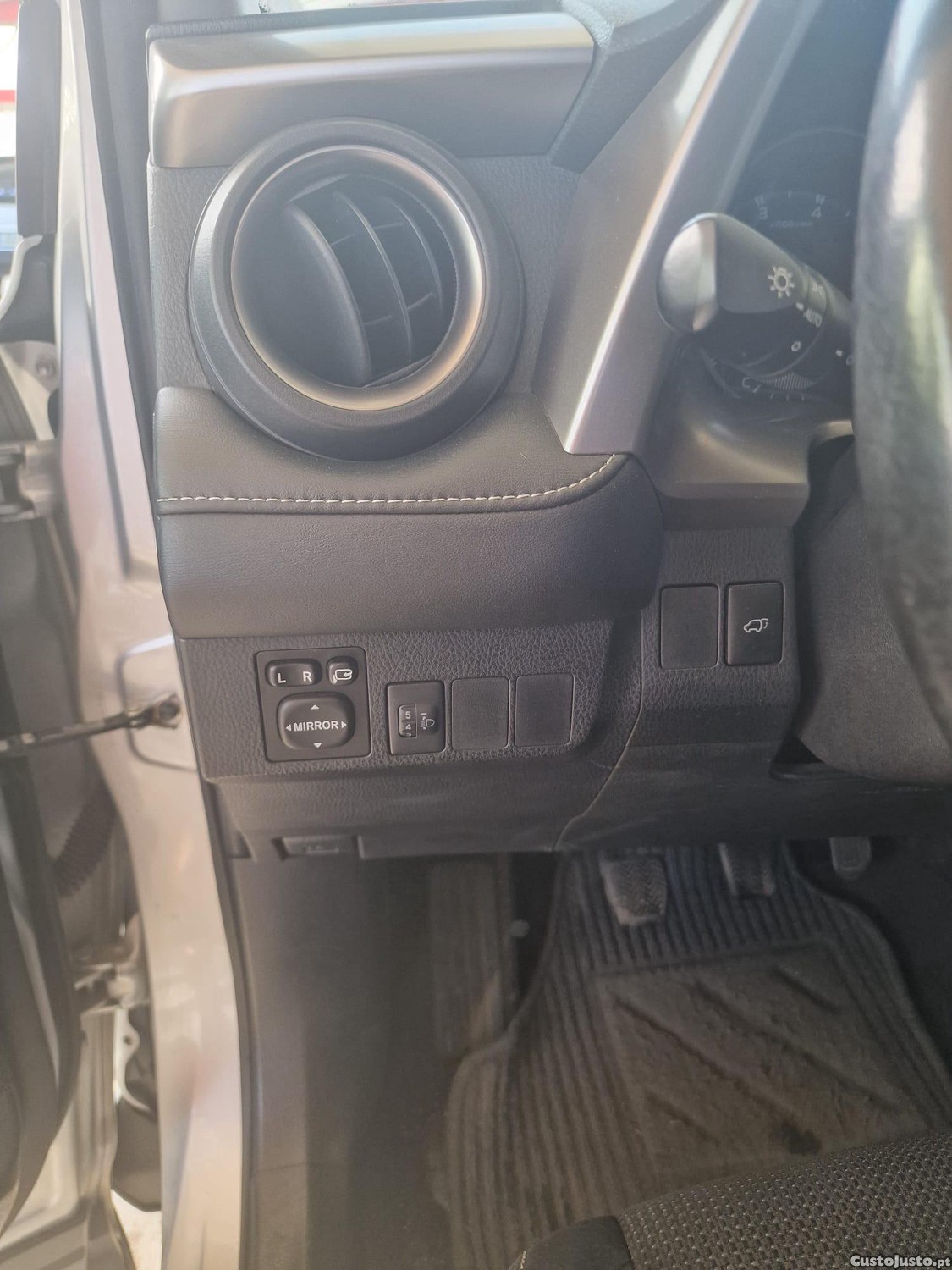 Toyota RAV4 2.0 D-4D 143 cv — fotografia 8