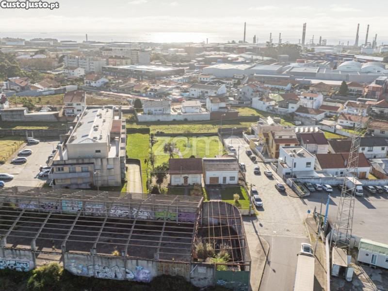 Moradia Com Terreno Para Construção - Leça Da...