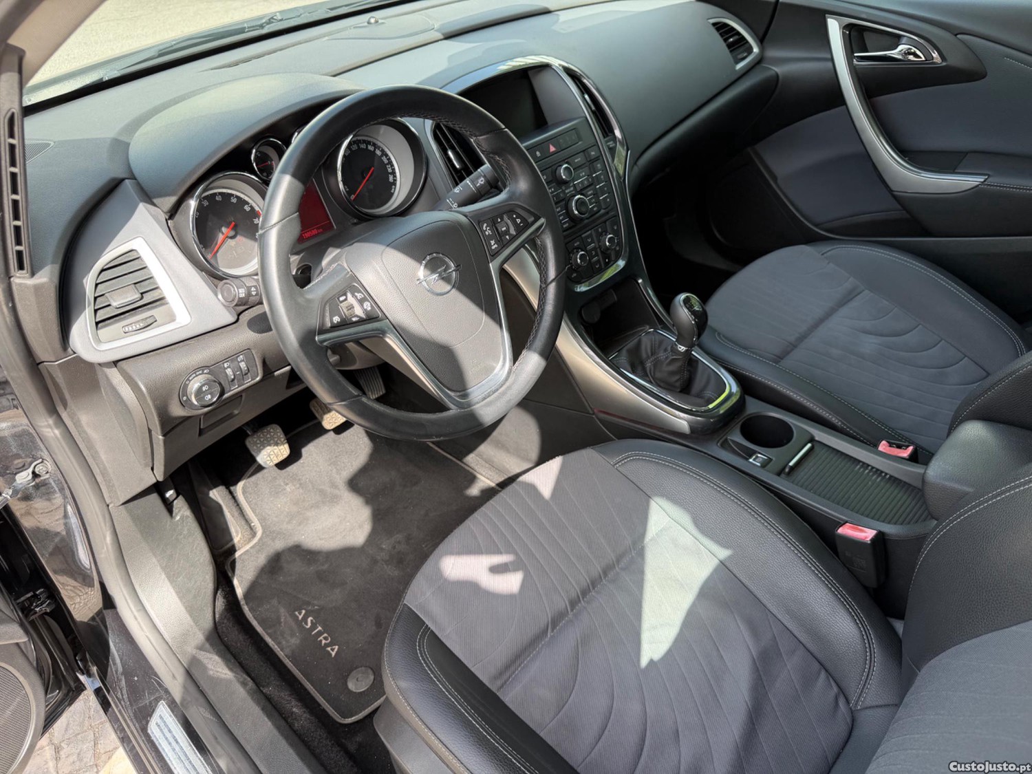 Opel Astra 1.4 T COSMO S/S — fotografia 10
